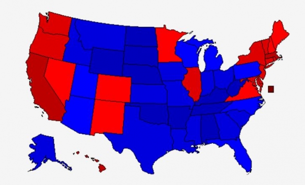지도에 나타낸 주별 승패, 파란색이 트럼프 우세 빨간색이 힐러리 우세, 출처 : uselectionatlas.org