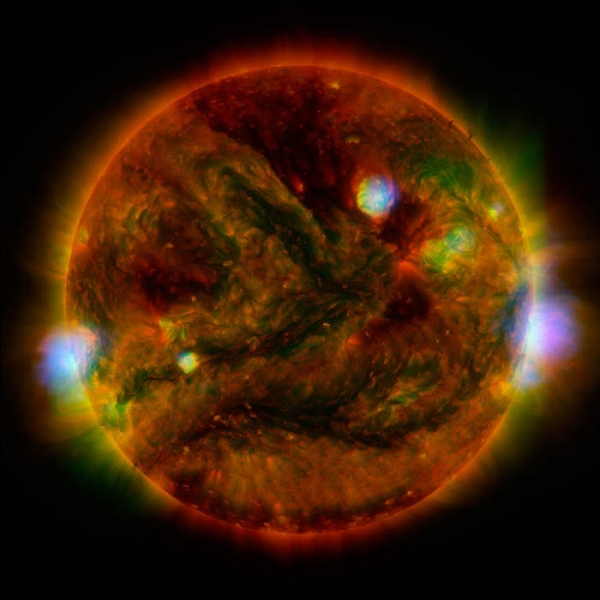 NuSTAR가 발견한 태양의 적극적 활동 영역. 출처 : NASA/JPL-Caltech