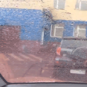 하늘에서 핏빛의 비가 내리는 영상.출처:인스타그램/norilssk