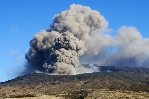 volcano eruption. 출처: fotolia