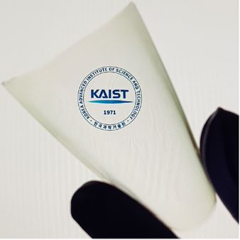 투명하고 유연한 디스플레이 제작 가능한 고분자 합성 성공. 출처: KAIST