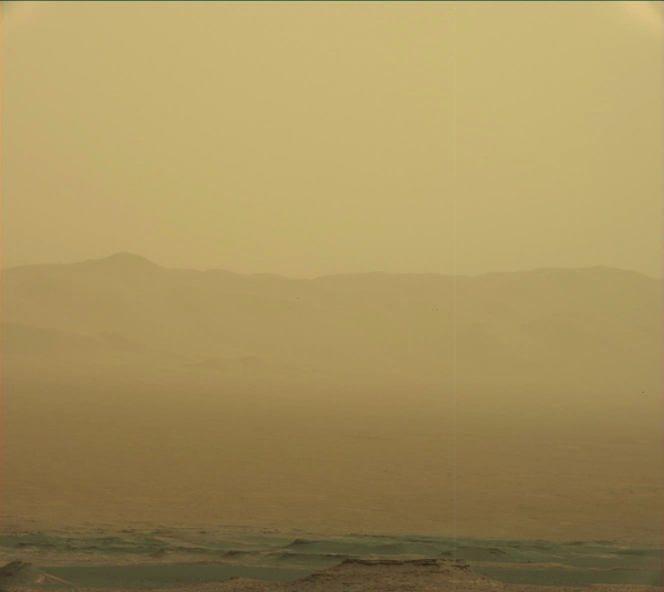 화성 탐사선 큐리오시티 로버는 올해 6월 화성의 모래 폭풍 사진을 찍어 지구로 전송했다.