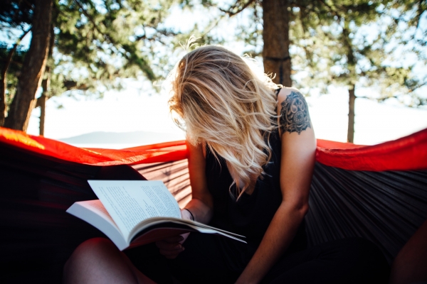 흔들리는 해먹에서 책읽으면 책 펼치자마자 졸릴지도.. 출처: pixabay