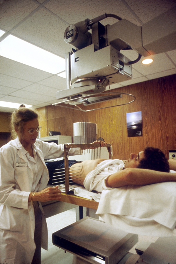 방사선 치료로 불임이 될 가능성이 있는 어린 남성들을 위한 새로운 치료방법이 개발될 수도. 출처:wikimedia commons.