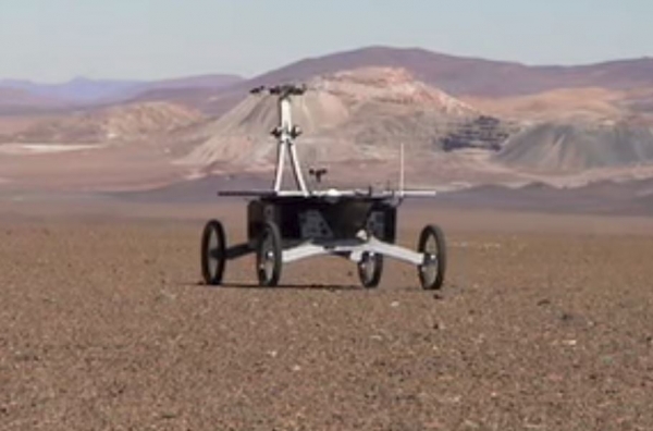 아타카마(Atacama) 사막의 행성탐사 로봇인 Zoë. 출처: 유튜브/cmurobotics