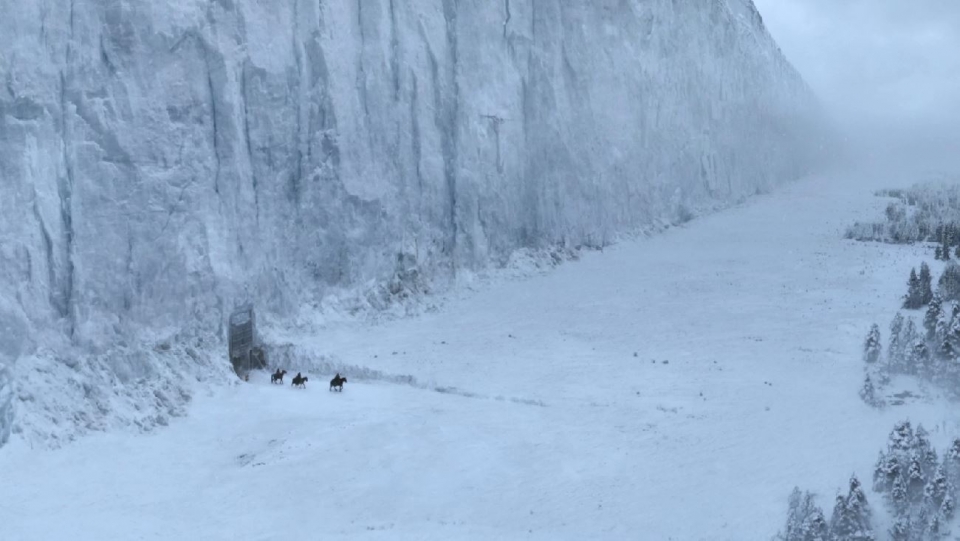 '왕좌의 게임'속 등장하는 거대한 얼음장벽. 출처: HBO