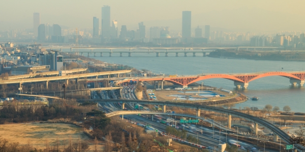 미세먼지 습격을 받은 서울과 한강의 모습. 출처: fotolia