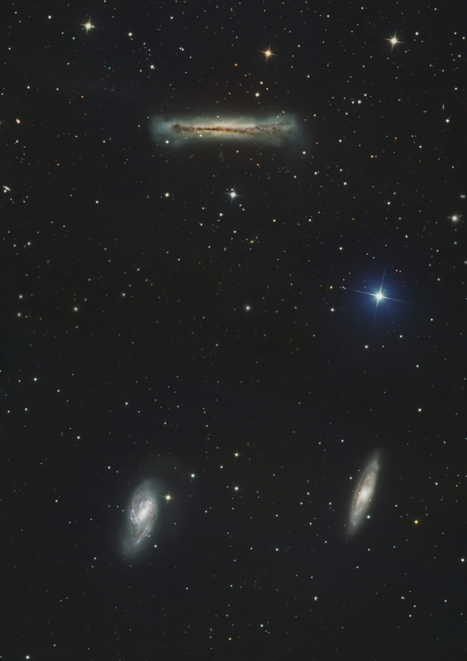 M65 M66 NGC3628 삼중주(임종필). 출처: 한국천문연구원
