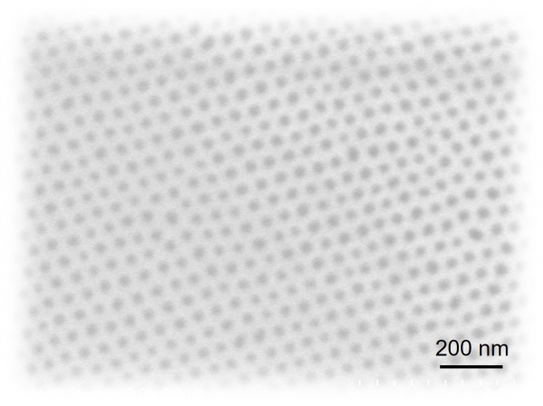 나노 모자이크 코팅된 기판 표면의 전자현미경 사진. 출처: UNIST