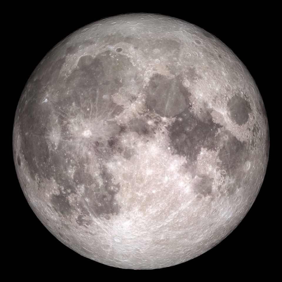 NASA의 LOR 데이터를 바탕으로 한 이 이미지는 우리가 지구에서 볼 수 있는 달의 면을 보여준다. 달에 대해 더 많이 알아낼수록 우리는 달에서 유용한 자원을 얻을 수 있다. 출처: NASA / GSFC / Arizona State University