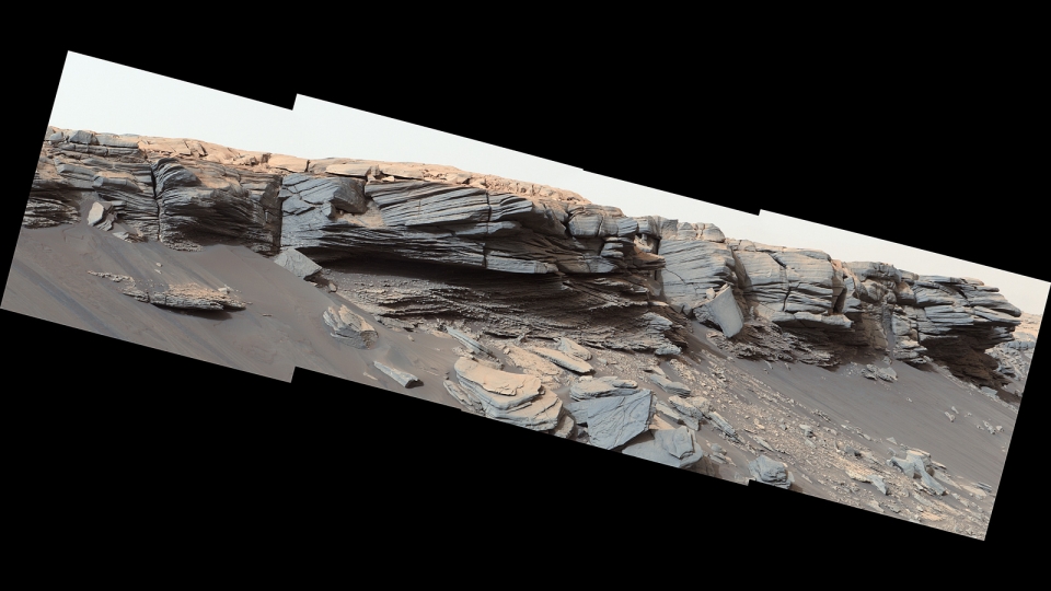 이 이미지 중앙에 있는 지질구조는 수십억년 전 물에 의해 형성됐다. 큐리오시티가 2020년 2월 24일 그린해우 페디먼트 비탈에 오르자 이 광경을 발견했다. 출처: NASA/JPL-Caltech/MSSS
