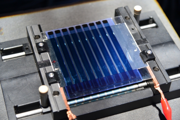 KIST 손해정 박사팀에서는 스핀코팅을 활용한 용액공정 방식으로 대면적의 고효율 태양전지 기술을 구현했다. 출처: KIST