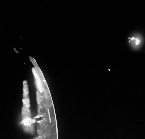 손상된 아폴로13. 출처: NASA