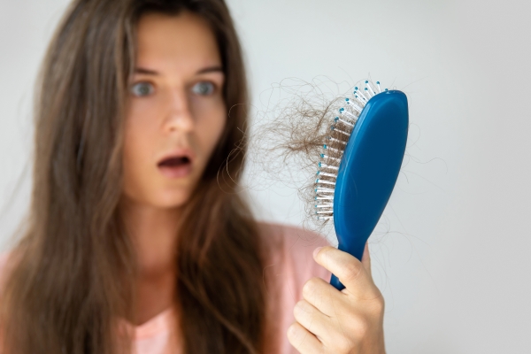 스트레스 받으면 왜 머리카락이 빠질까? 출처: AdobeStock