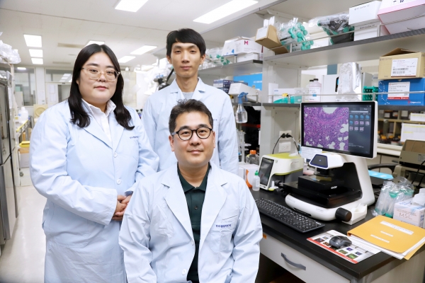 (왼쪽부터) 정유진 박사, 이무승 박사, 김창웅 박사. 출처 : 한국생명과학연구원
